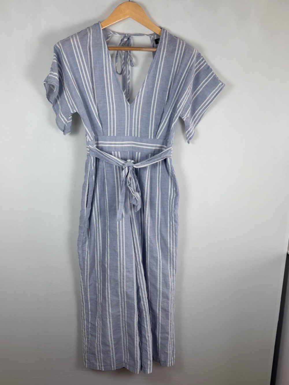 Crystal Sky Striped Jumpsuit Size 5 Blue White Open Back Tie Waist Wide Leg